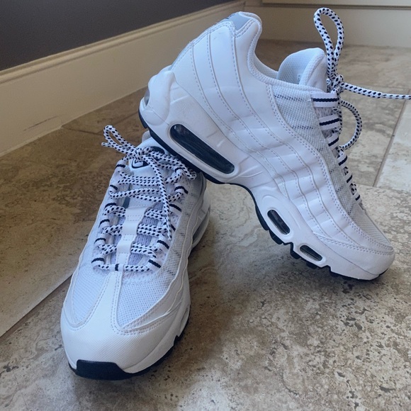 The Nike Air Max ‘95 sneaker - Picture 3 of 9